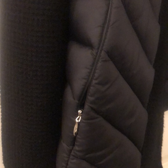 Calvin Klein beautiful puffer/sweater material size S - Picture 3 of 5